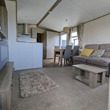 Beautiful Pet Friendly Southerness Caravan With Sea View & Decking Area Mainsriddle Esterno foto