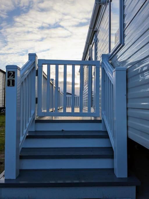 Beautiful Pet Friendly Southerness Caravan With Sea View & Decking Area Mainsriddle Esterno foto