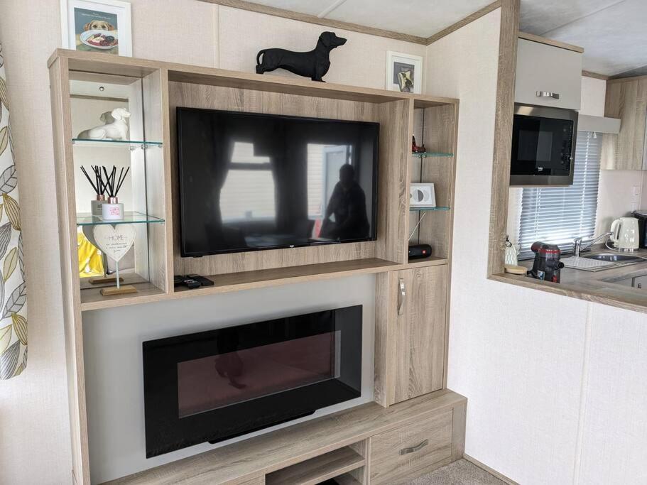 Beautiful Pet Friendly Southerness Caravan With Sea View & Decking Area Mainsriddle Esterno foto