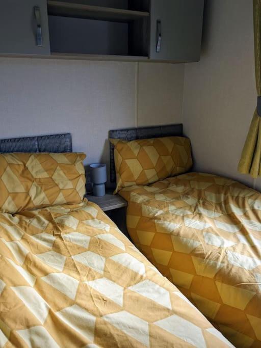 Beautiful Pet Friendly Southerness Caravan With Sea View & Decking Area Mainsriddle Esterno foto