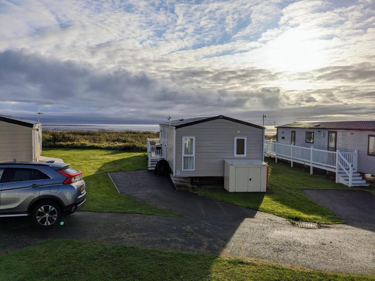 Beautiful Pet Friendly Southerness Caravan With Sea View & Decking Area Mainsriddle Esterno foto